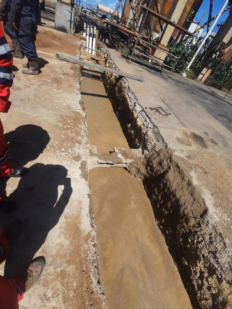Excavación y adecuación de terreno para reemplazo de líneas de combustible