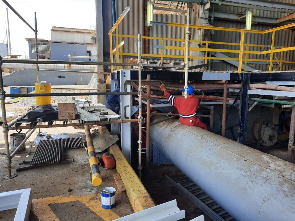 Adecuación y refuerzo de tuberías de proceso en planta petrolera